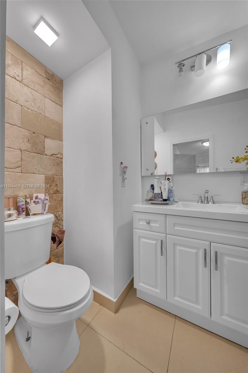 HIALEAH 9TH ADDN - Residential