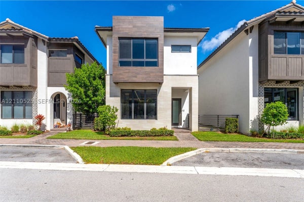 8061 NW 42ND ST, MIAMI, FL 33166 - Image 1f4324d763e42bcaa9647e64f7e070e3/4148362885