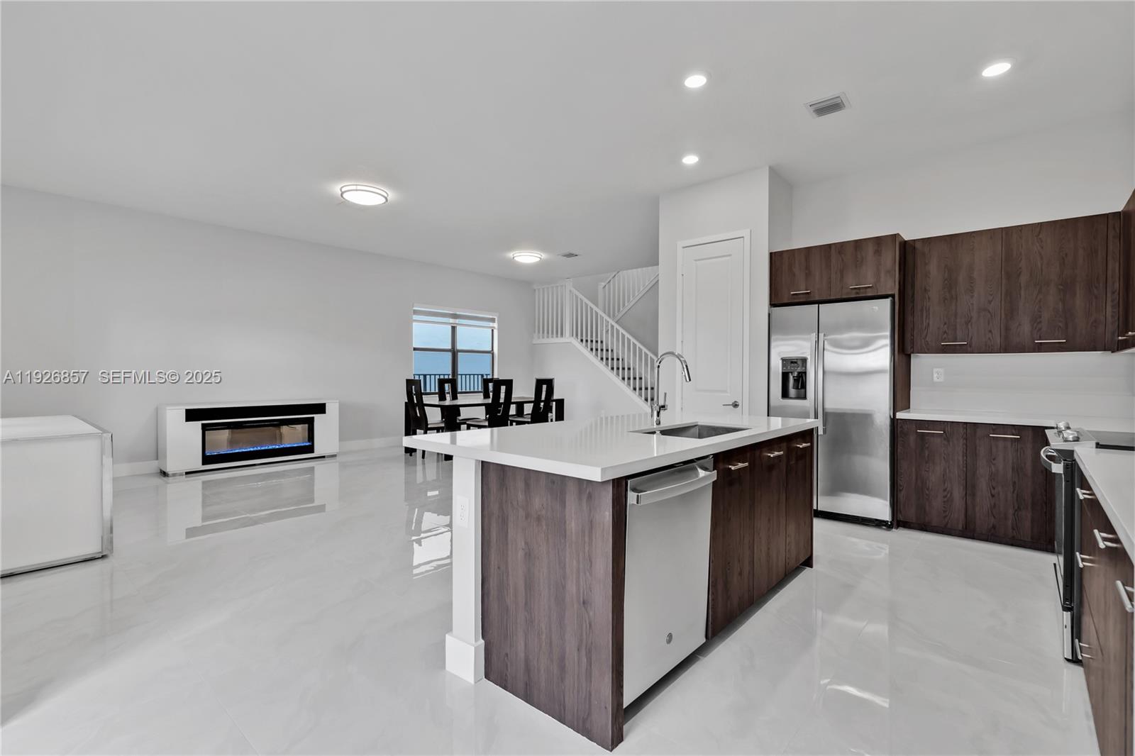 View photos, virtual tours, details... 4276 SW 173rd Ave