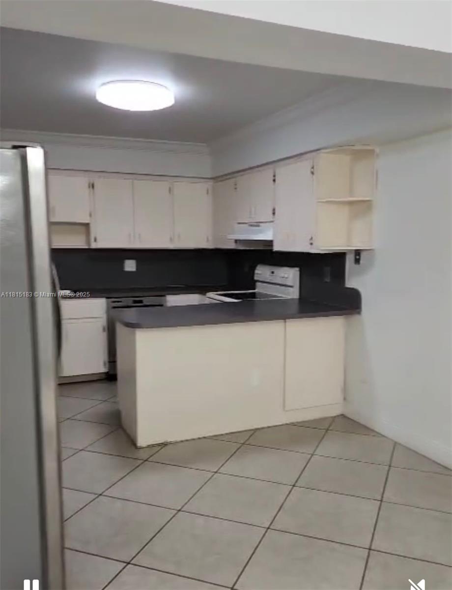 1750 W 56th St 108, Hialeah, Miami-Dade County, Florida - 2 Bedrooms  
1 Bathrooms - 