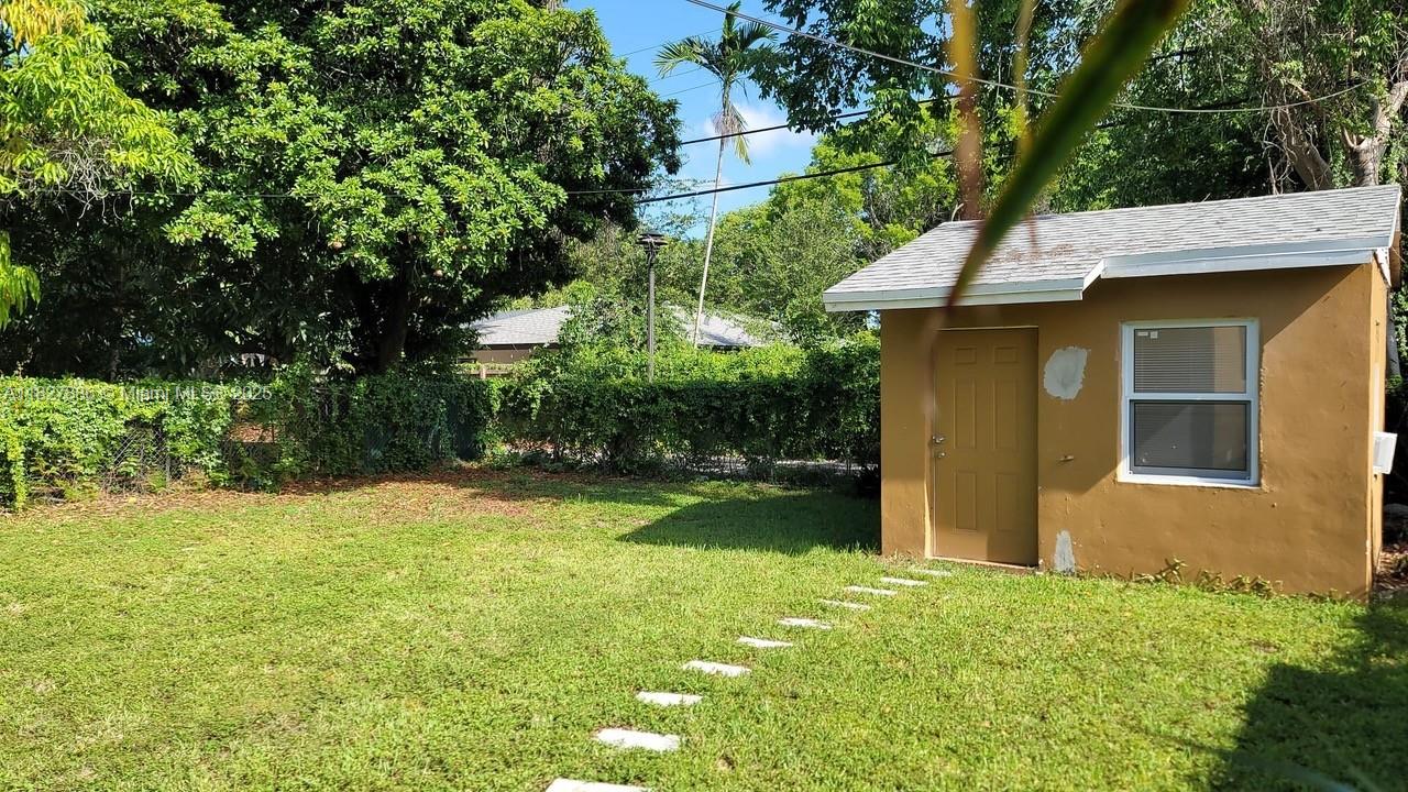 1042 NW 49th St
