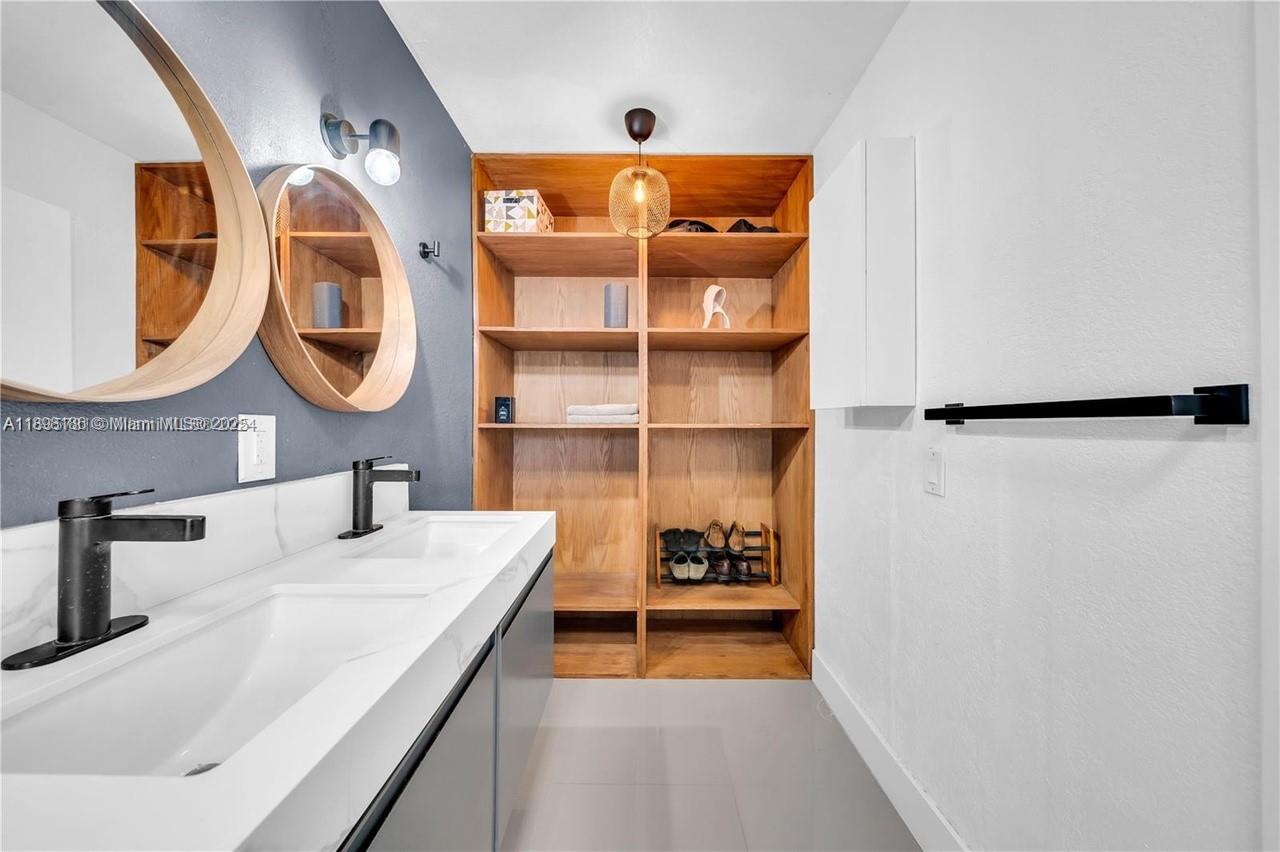 GRIFFING BISCAYNE PK EST - Residential