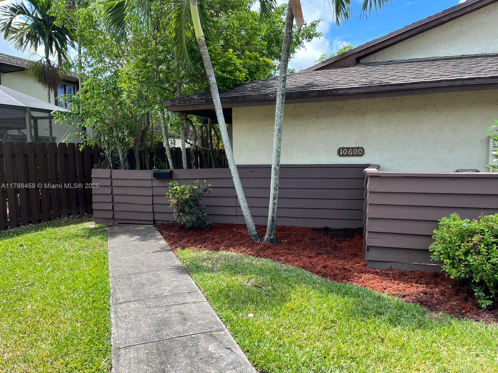 10600 SW 71st Ln 10600