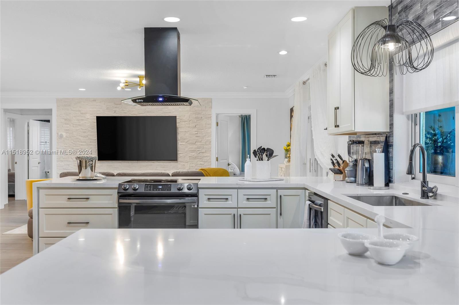 CORAL HIGHLANDS - Residential Lease