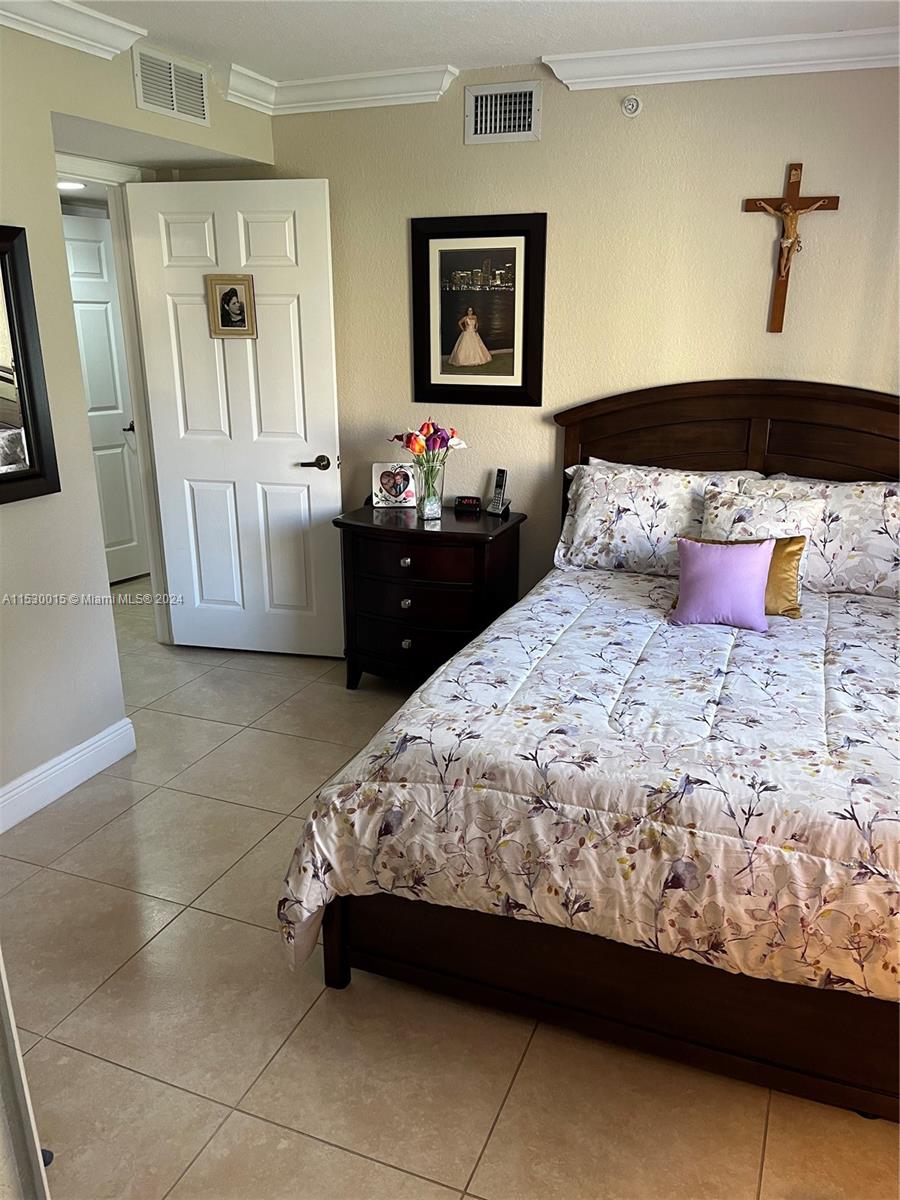 CUTLER LAKES CONDO II - Residential Lease