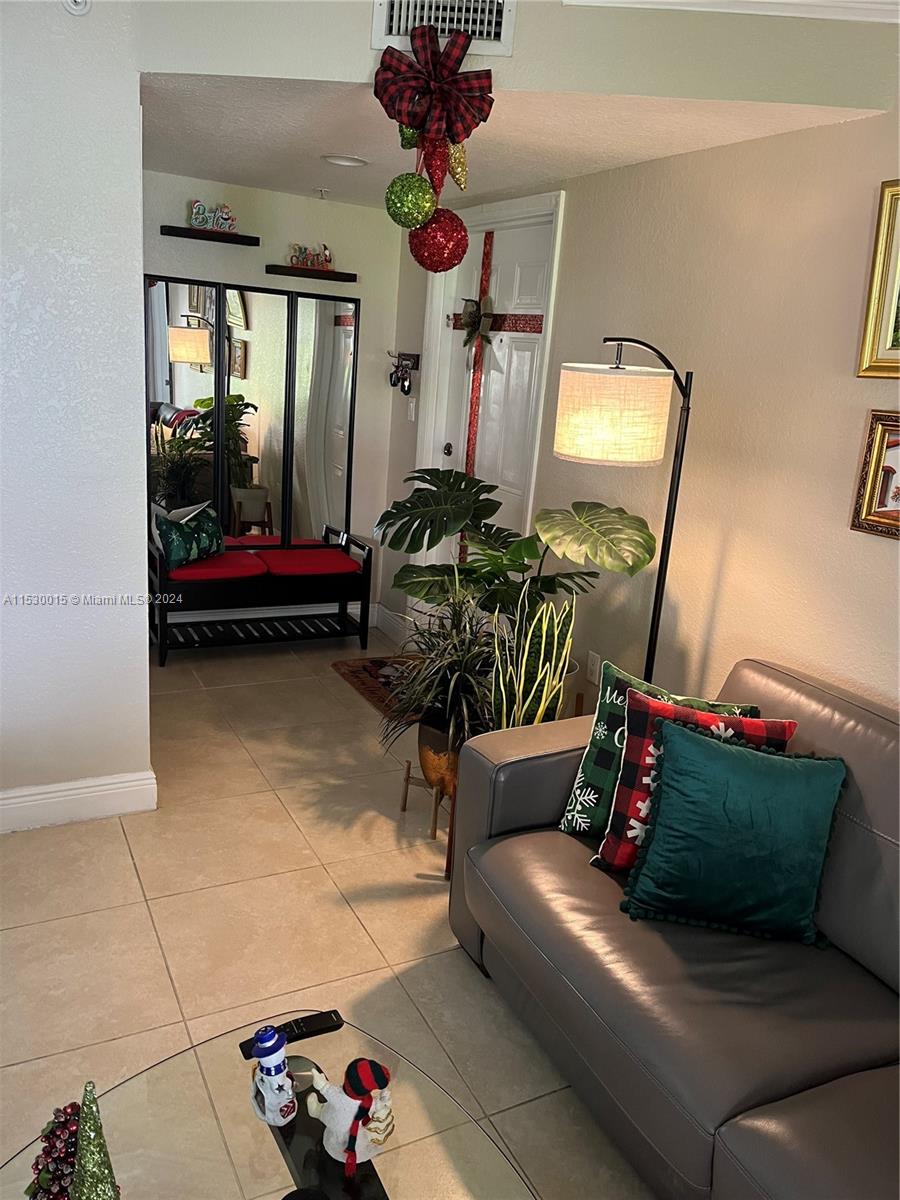 CUTLER LAKES CONDO II - Residential Lease