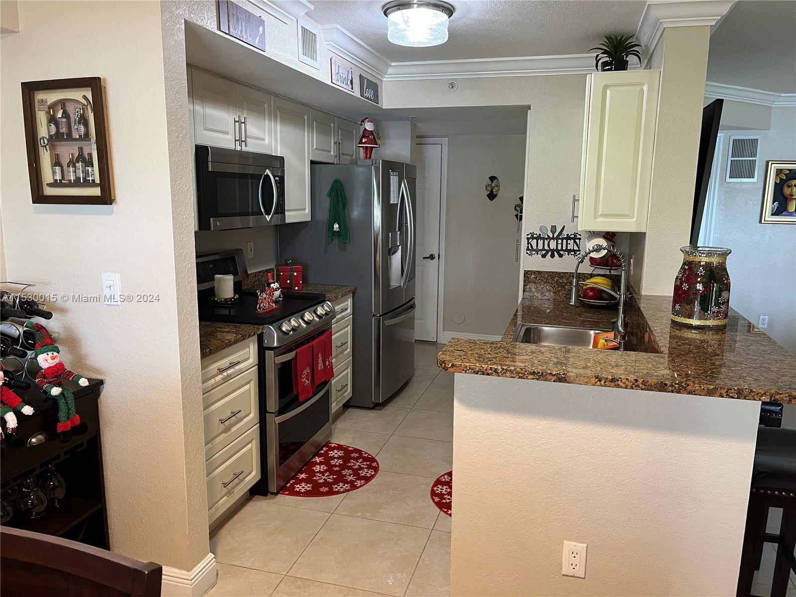 CUTLER LAKES CONDO II - Residential Lease