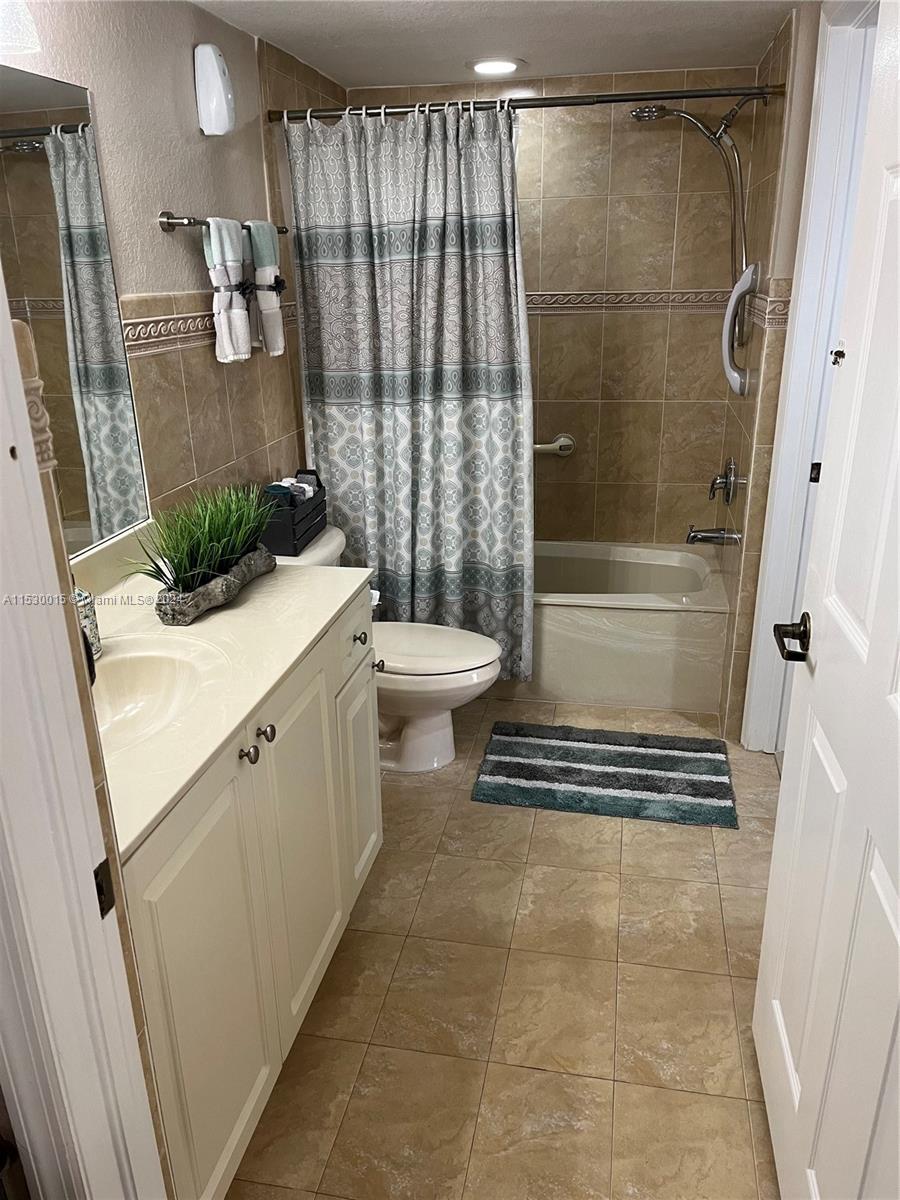 CUTLER LAKES CONDO II - Residential Lease