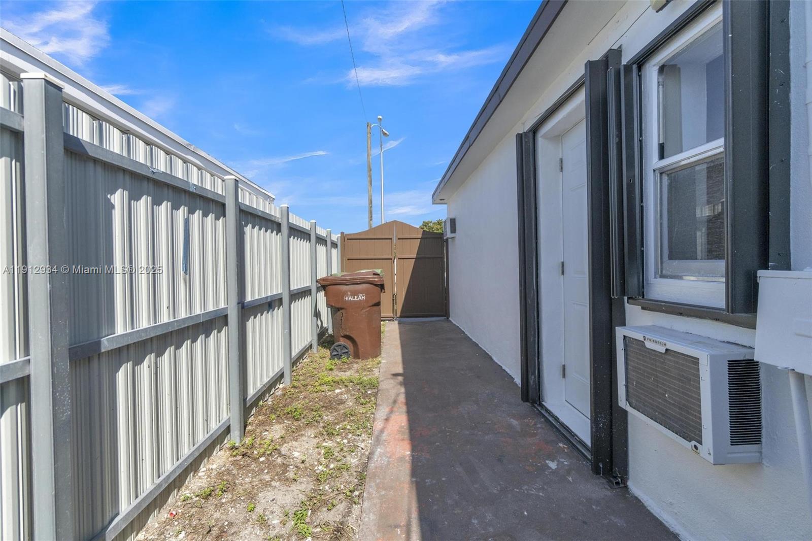 CAROLE ANNE PARK - Residential