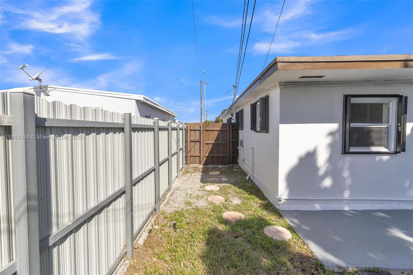 CAROLE ANNE PARK - Residential