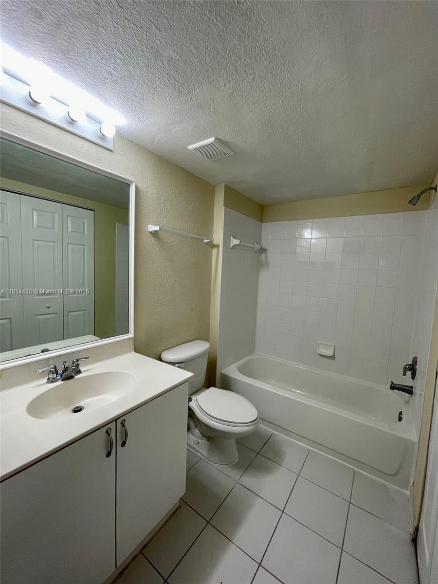 VISTA TRACE 1 CONDO - Residential Lease