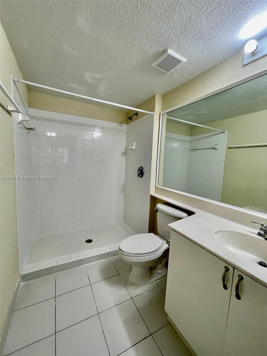 VISTA TRACE 1 CONDO - Residential Lease