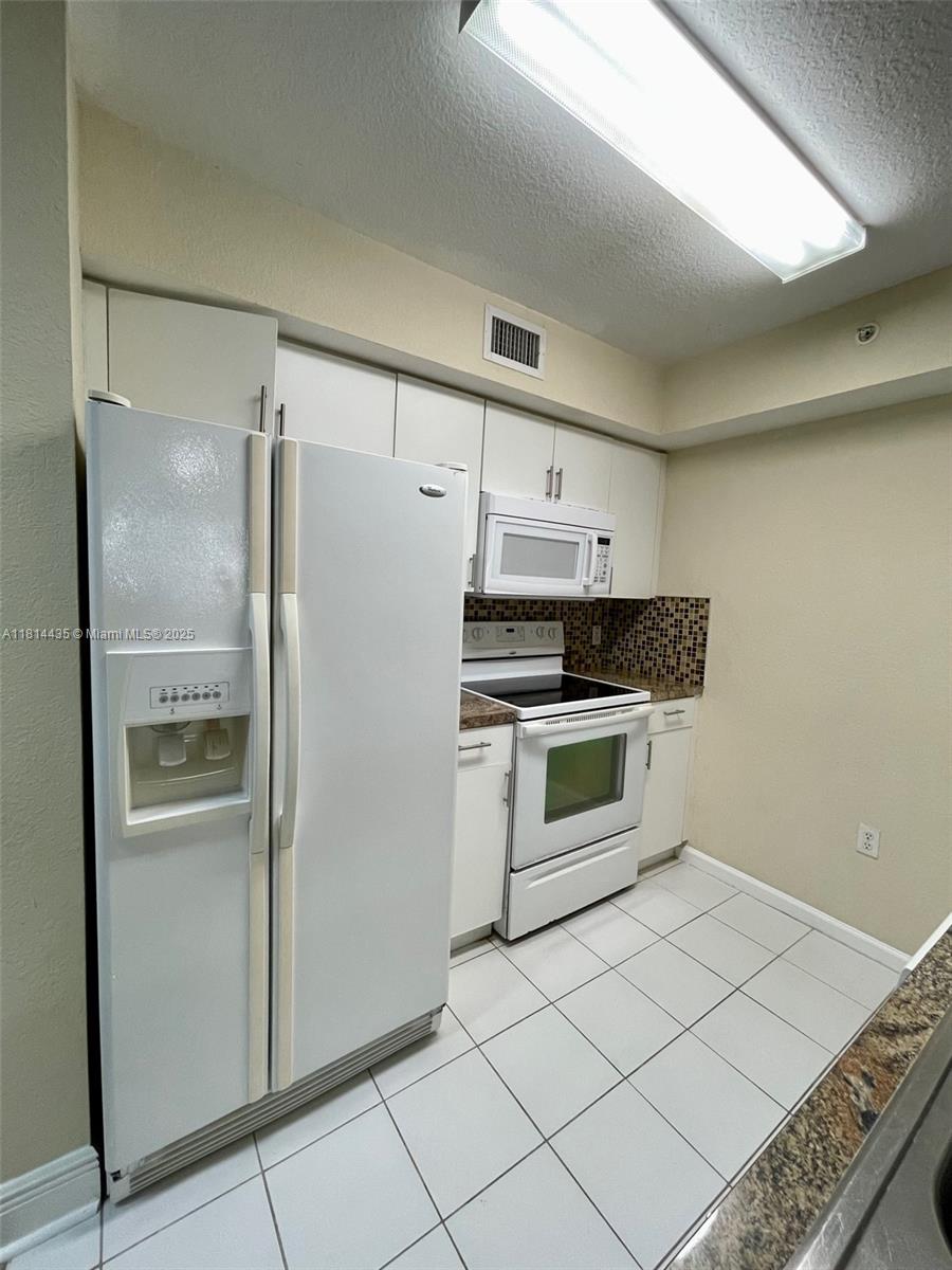 VISTA TRACE 1 CONDO - Residential Lease