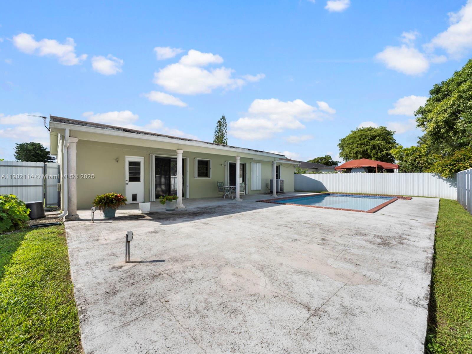 MEADOW WOOD MANOR SEC 3 - Residential
