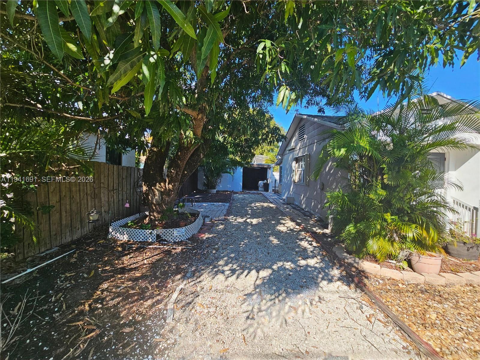 THE PINES - Residential