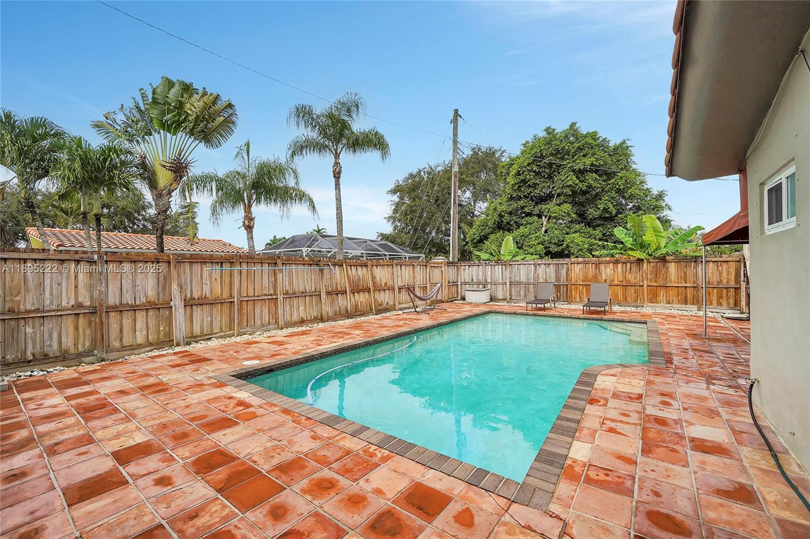 HOLLYWOOD HILLS - Residential Lease
