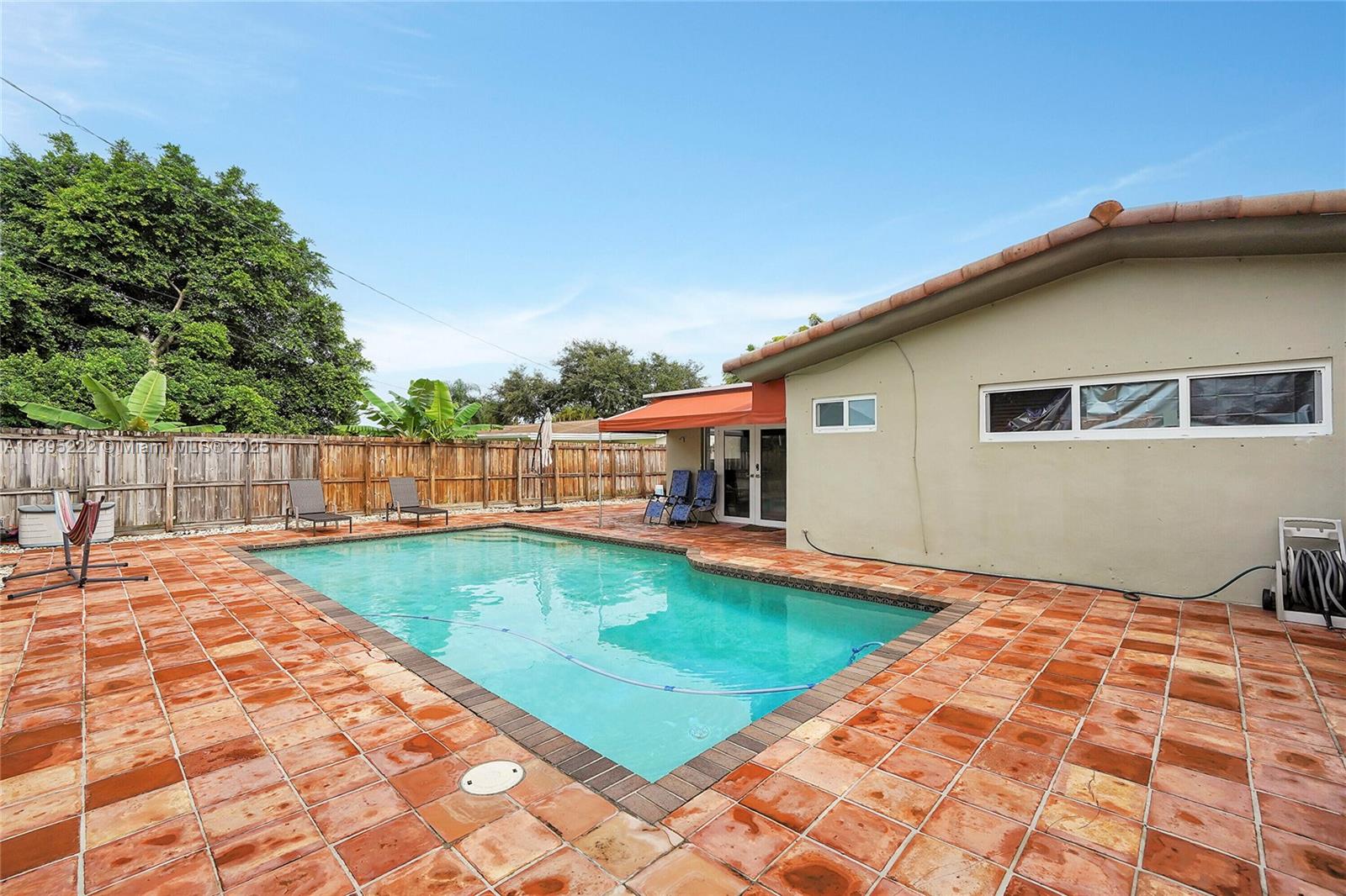 HOLLYWOOD HILLS - Residential Lease