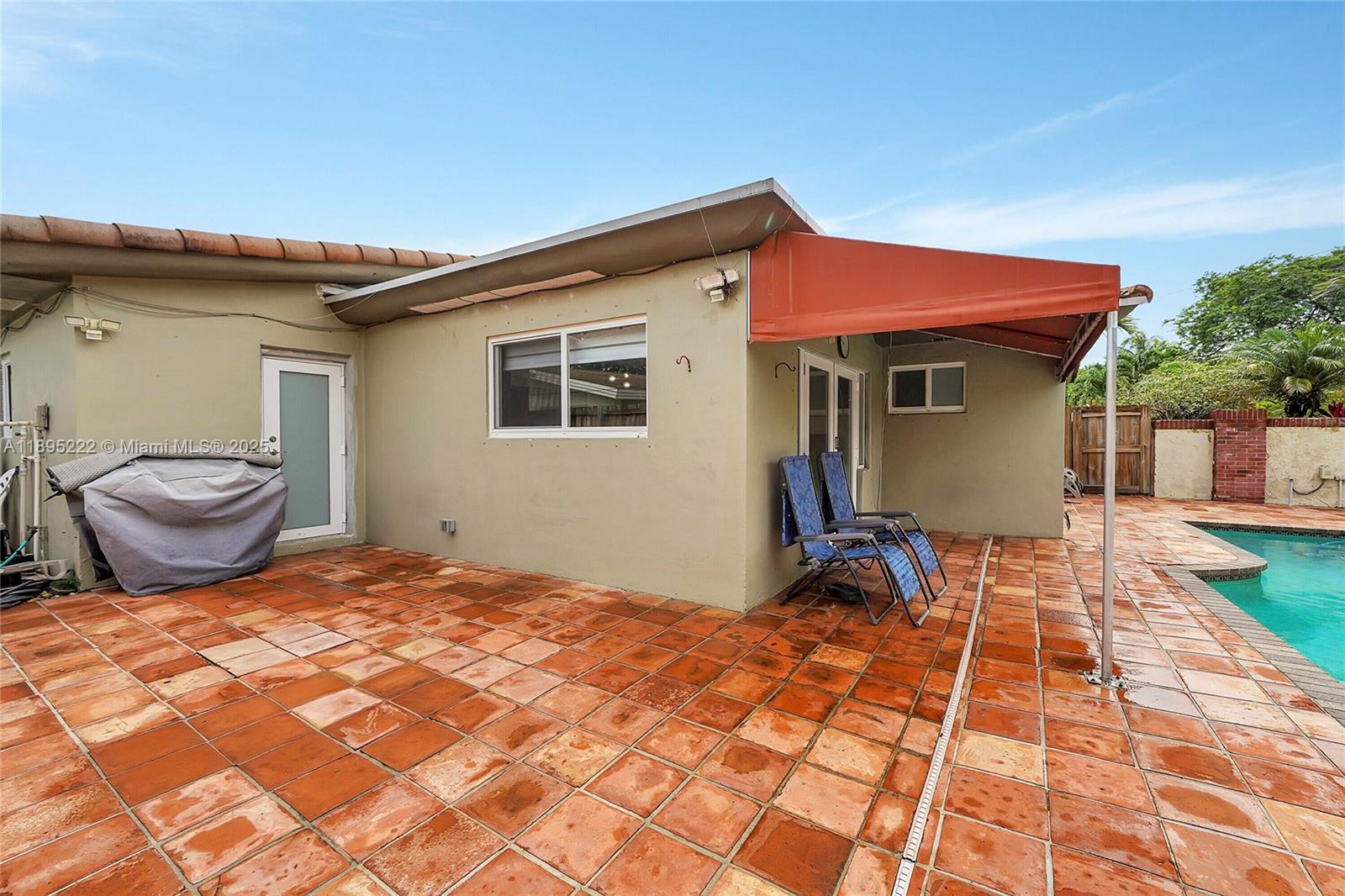 HOLLYWOOD HILLS - Residential Lease