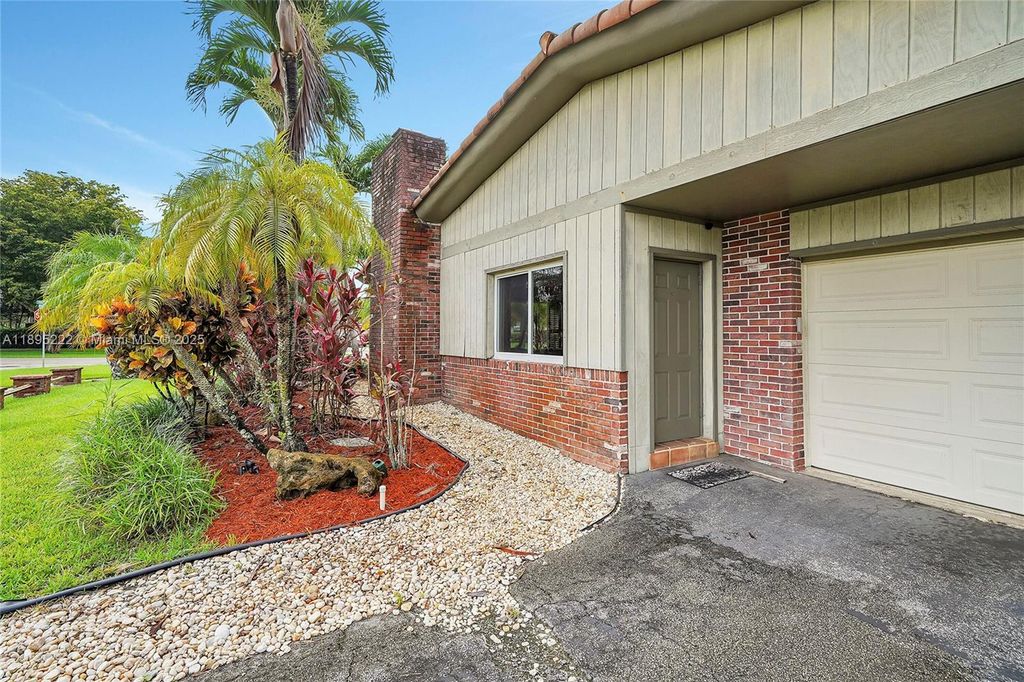 Photo of 1518 Yale Dr #0, Hollywood, FL 33021 (MLS # A11895222)