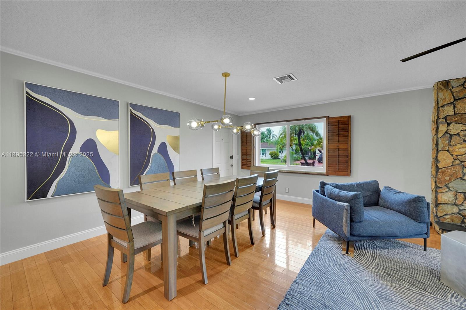 HOLLYWOOD HILLS - Residential Lease