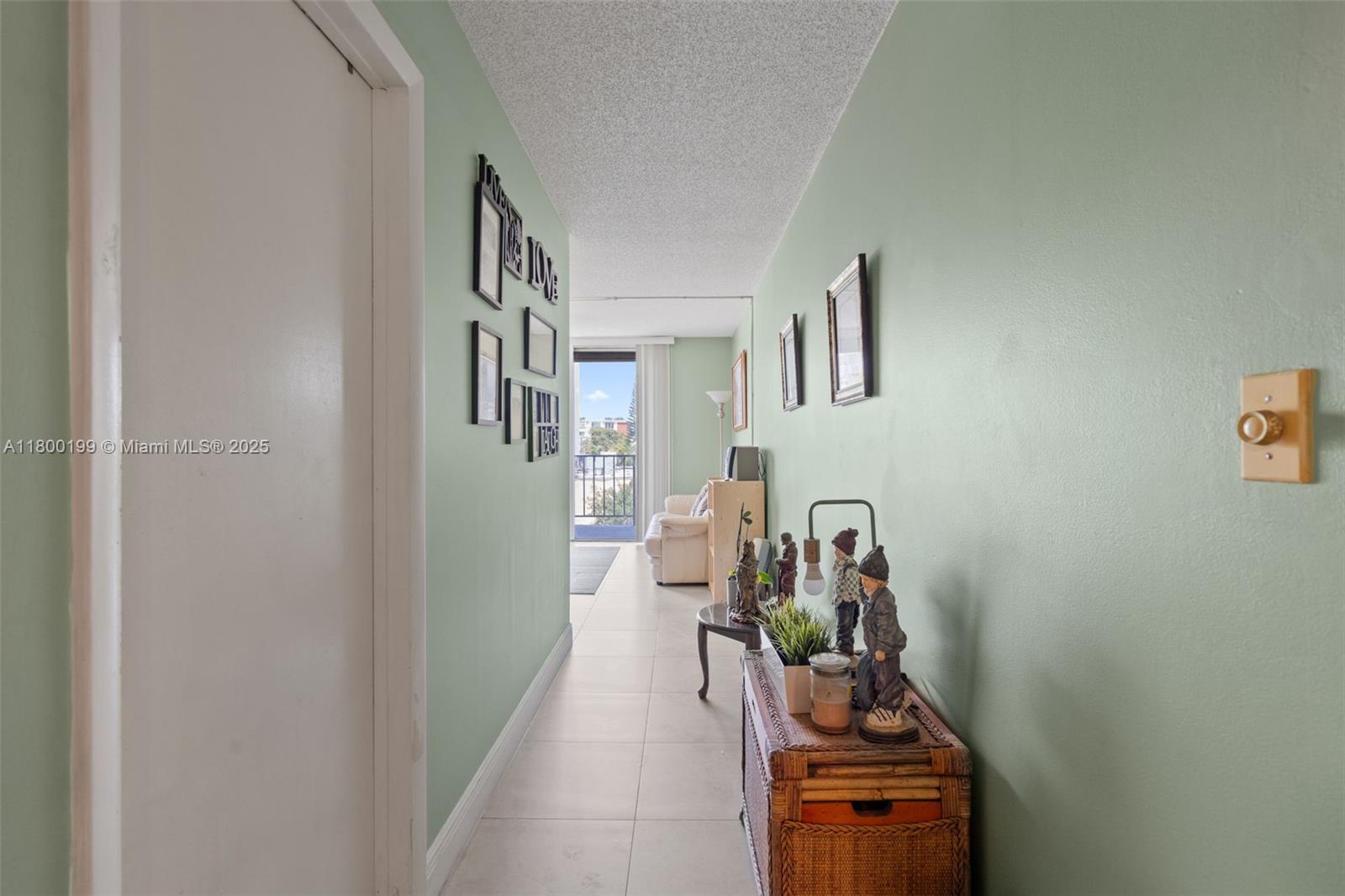 THREE HORIZONS SOUTH COND - Residential