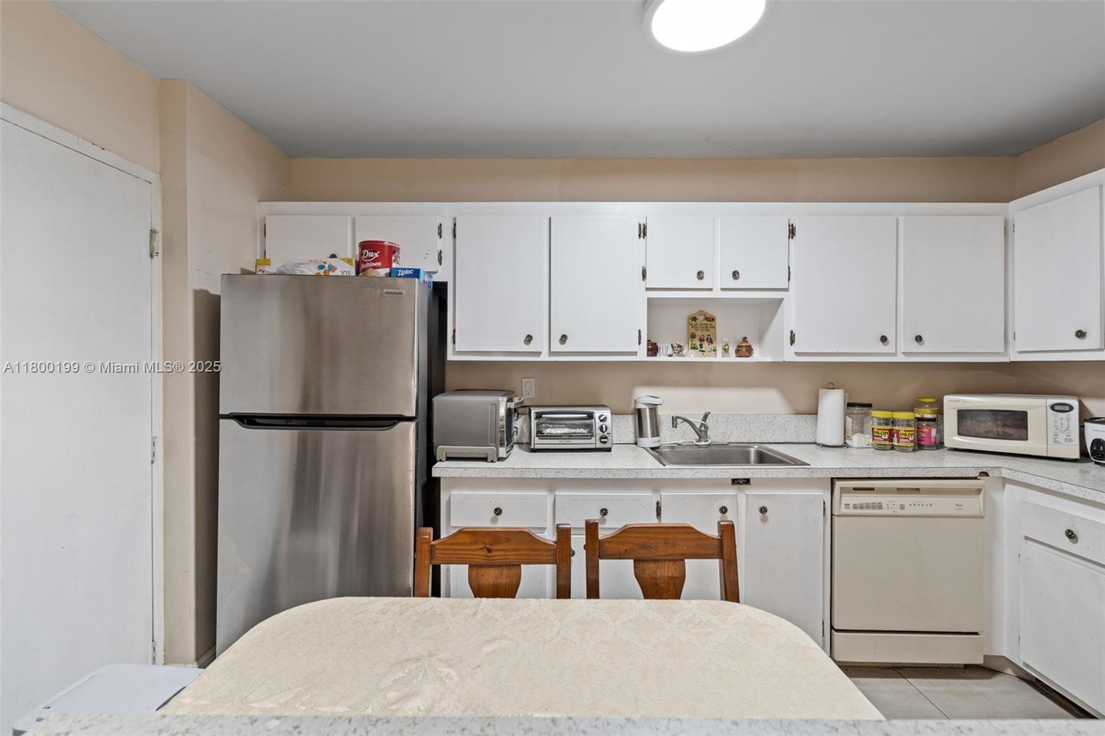 THREE HORIZONS SOUTH COND - Residential