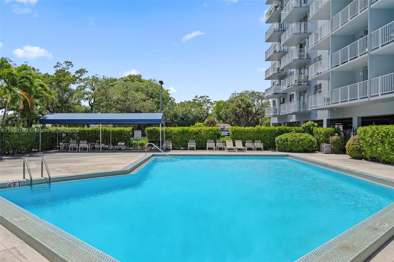 THREE HORIZONS SOUTH COND - Residential