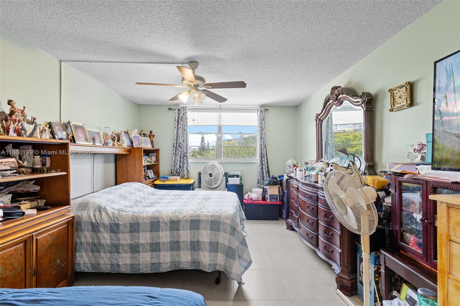 THREE HORIZONS SOUTH COND - Residential