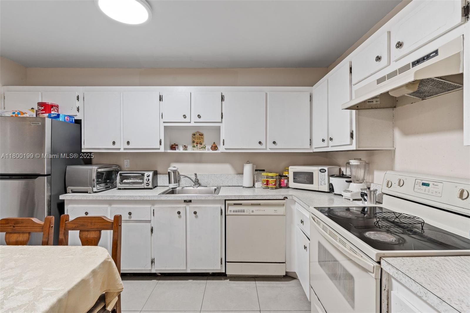 THREE HORIZONS SOUTH COND - Residential