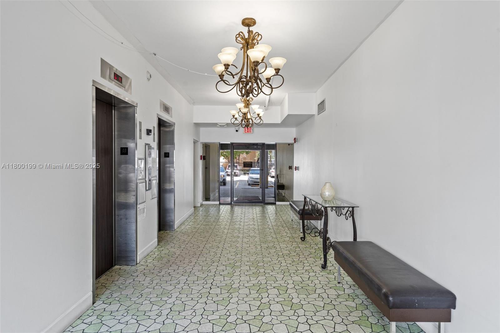 THREE HORIZONS SOUTH COND - Residential