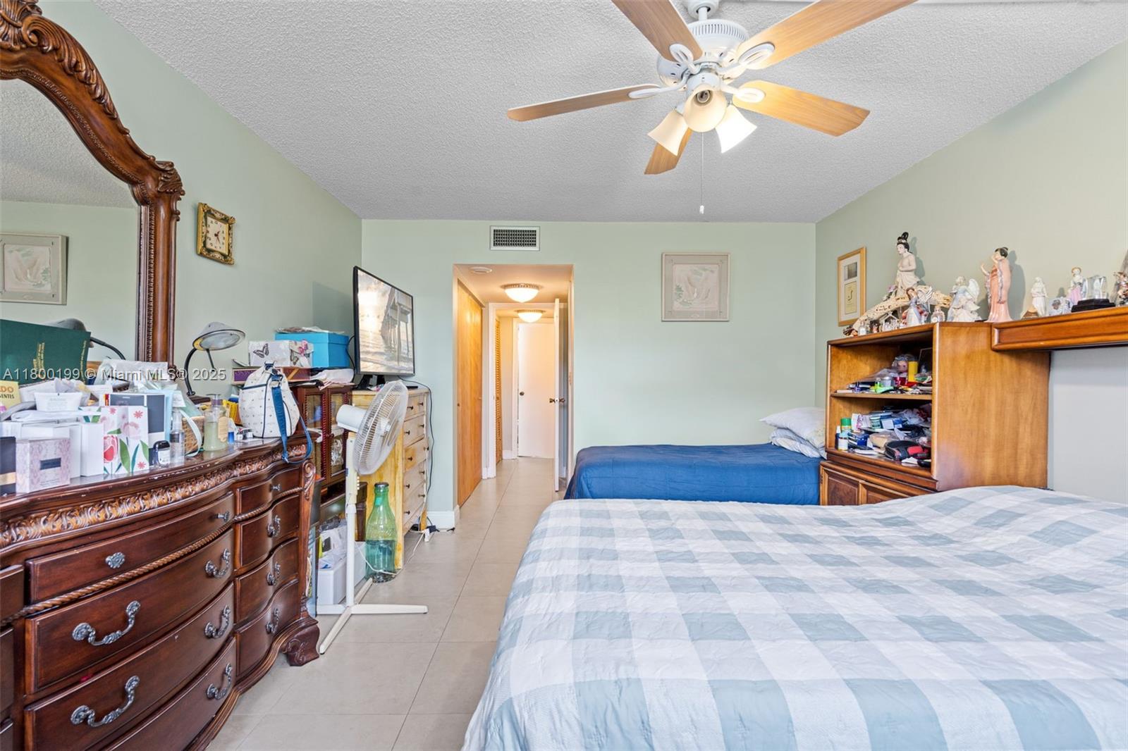 THREE HORIZONS SOUTH COND - Residential