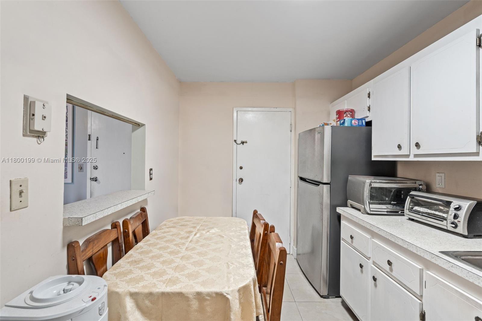 THREE HORIZONS SOUTH COND - Residential