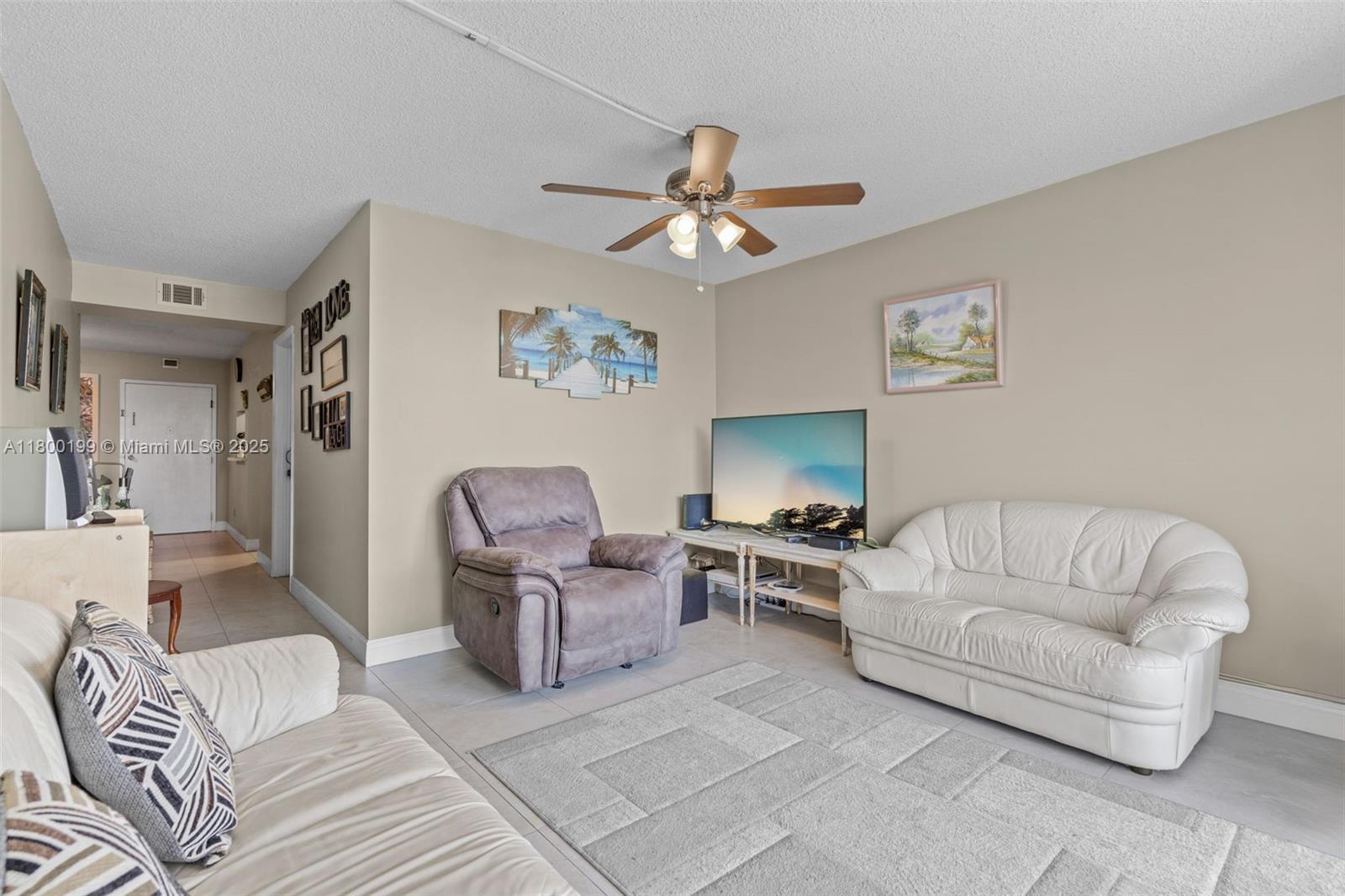 THREE HORIZONS SOUTH COND - Residential