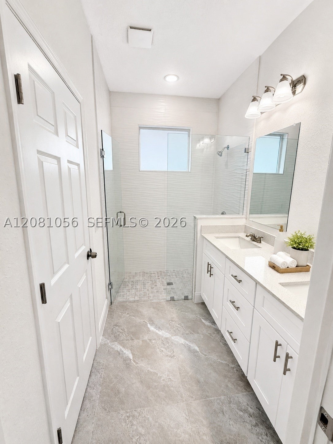 306 Lenz Ave S