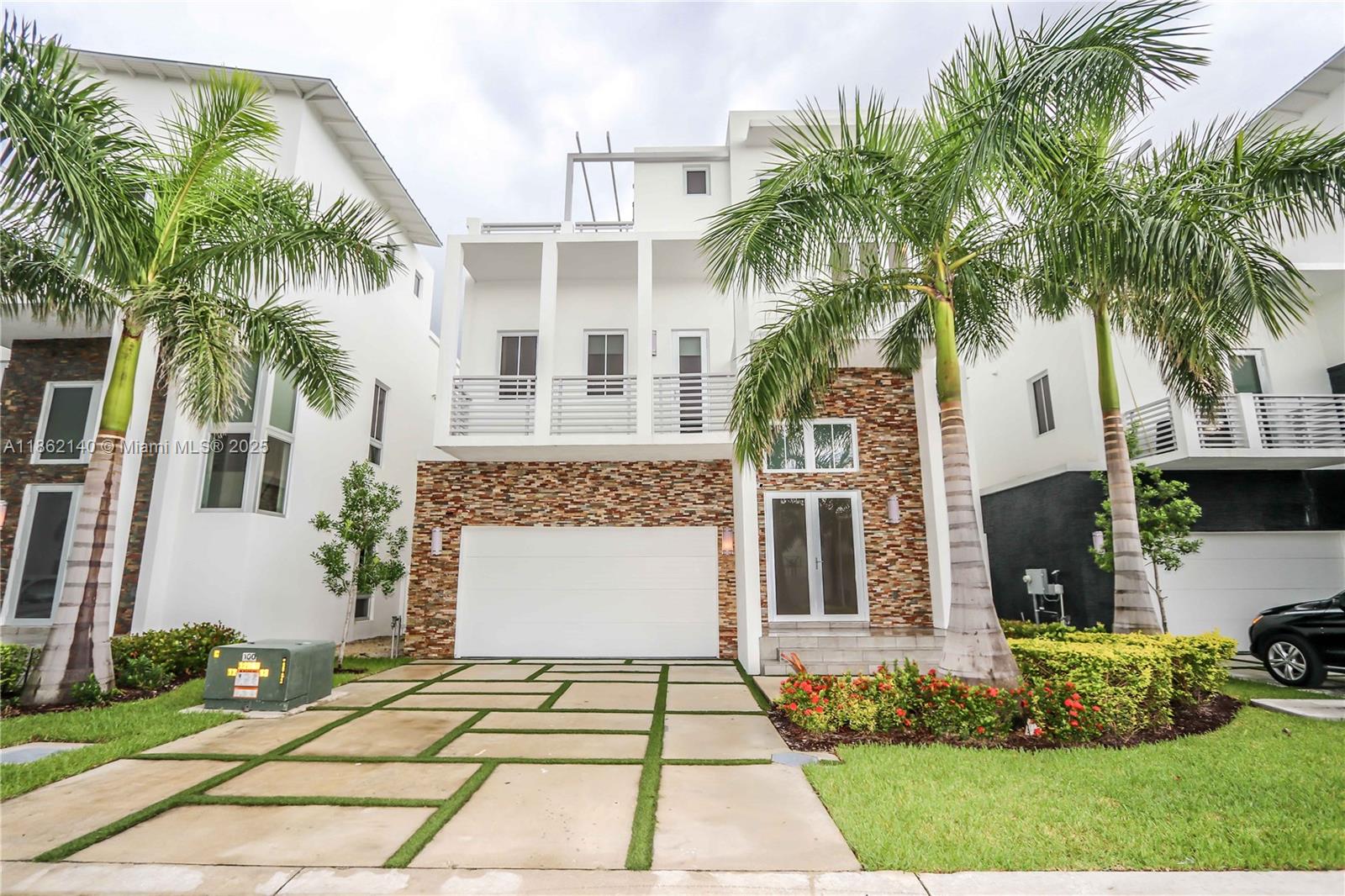 Contemporary single family home. 5 bedroom, 6 1/2 bathroom, two-car garage, roof terrace. One bedroom downstairs and a modern kitchen and a patio.