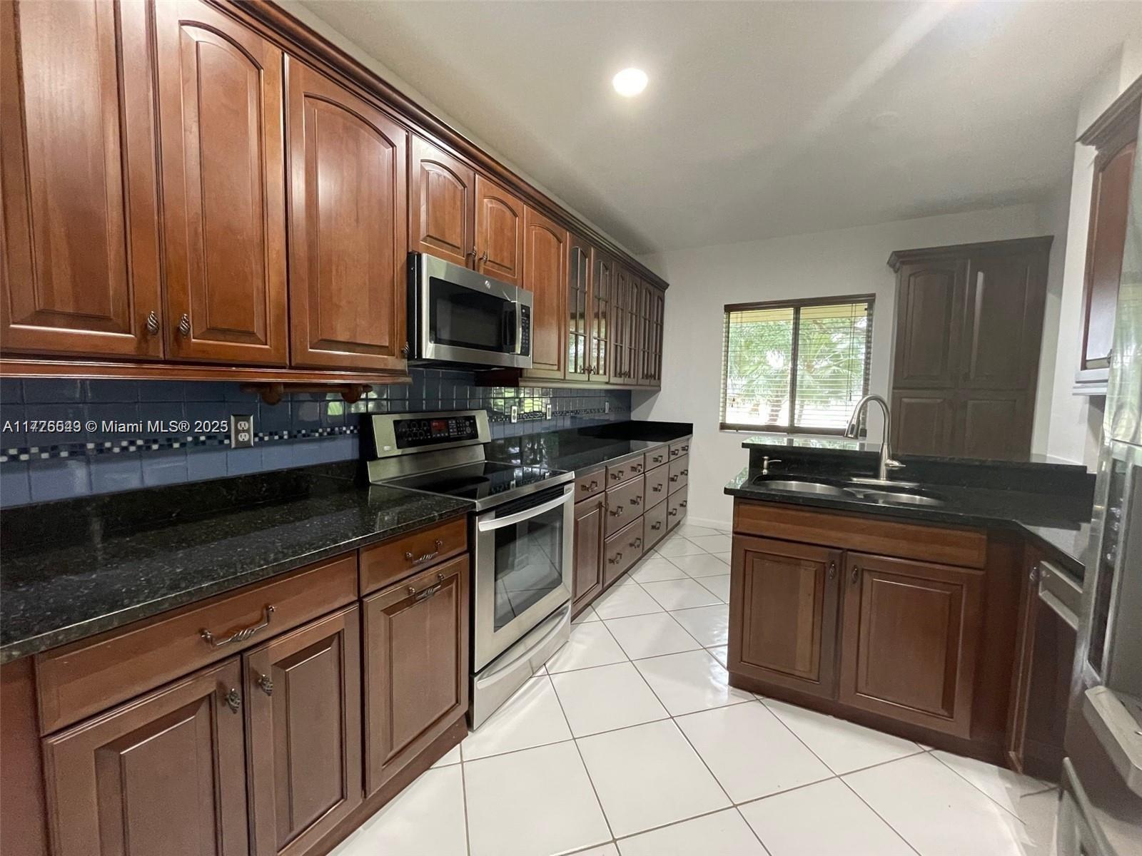 Rental Property at 16387 Malibu Dr 46, Weston, Broward County, Florida - Bedrooms: 3 
Bathrooms: 2  - $3,200 MO.