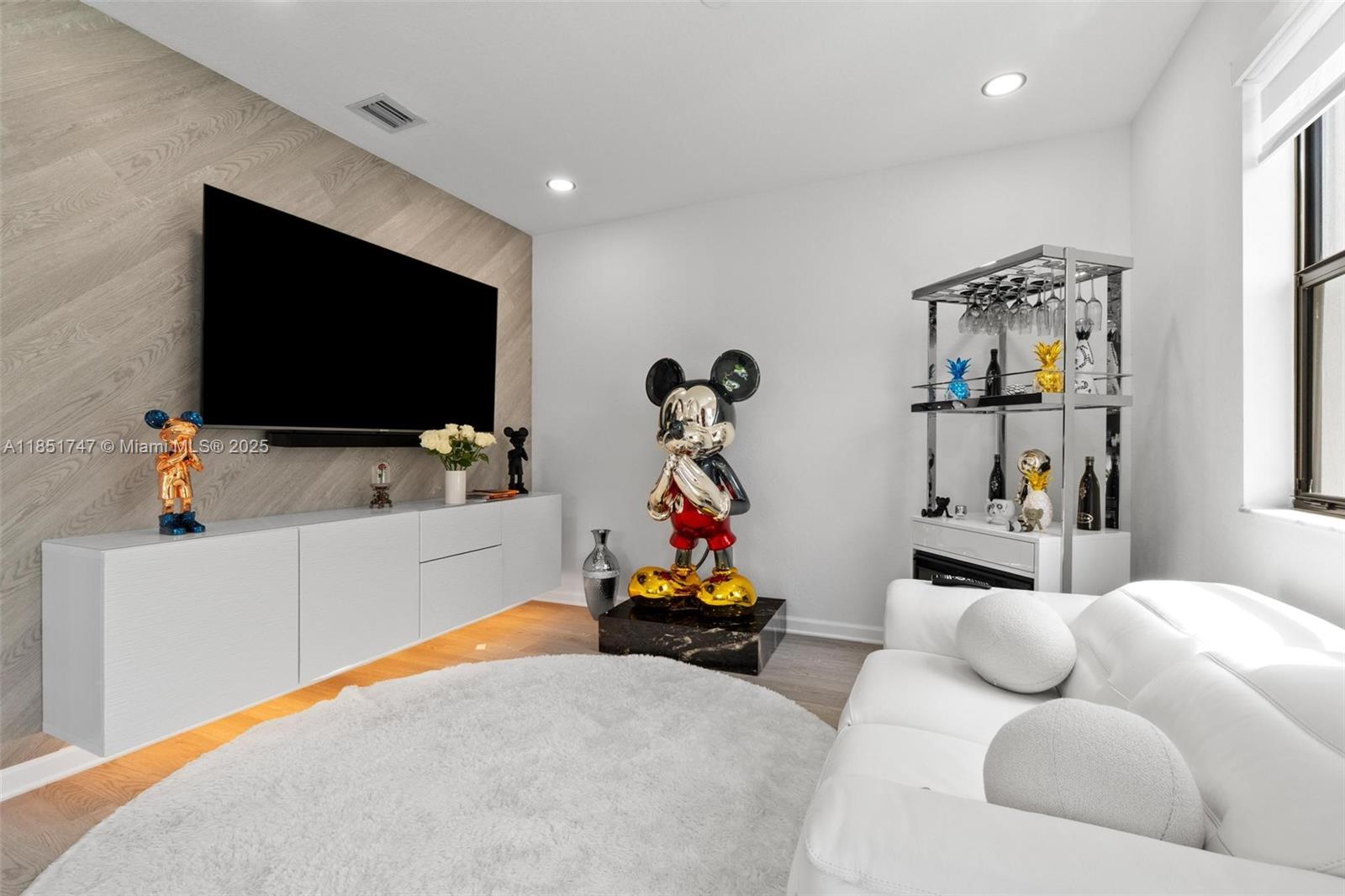 PINE ISLE - Residential