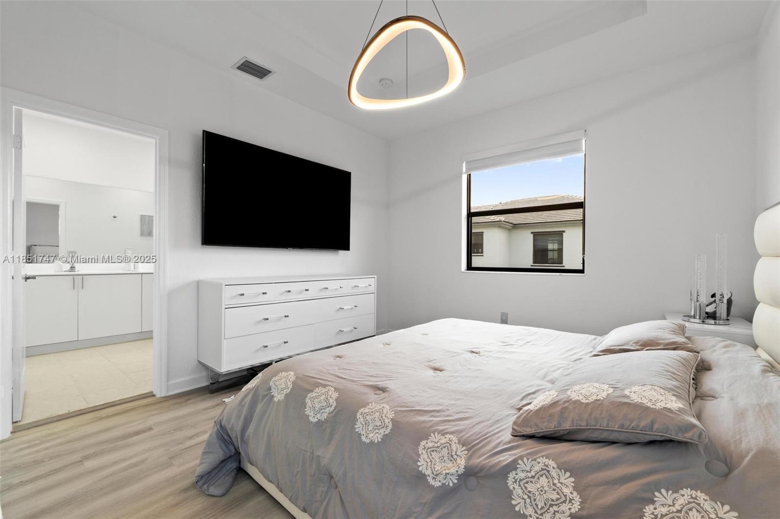 PINE ISLE - Residential