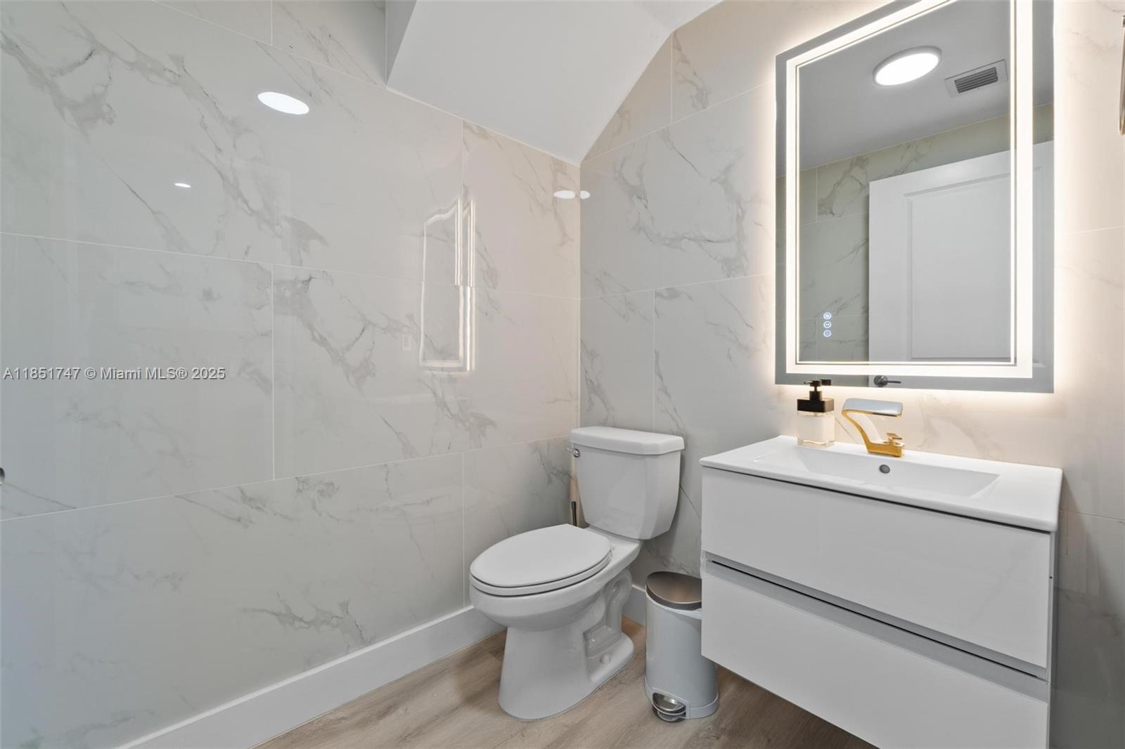 PINE ISLE - Residential