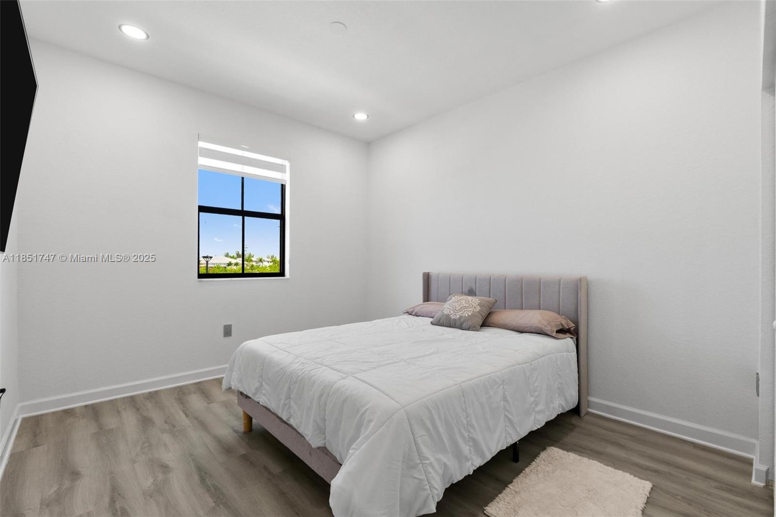 PINE ISLE - Residential