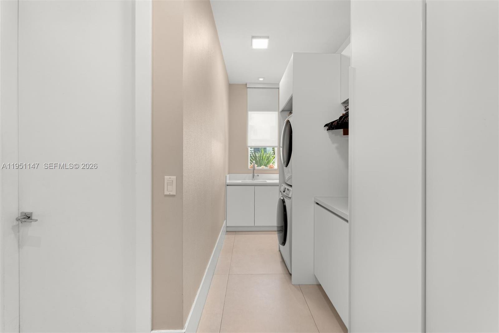 GOLDEN BEACH SEC D - Residential