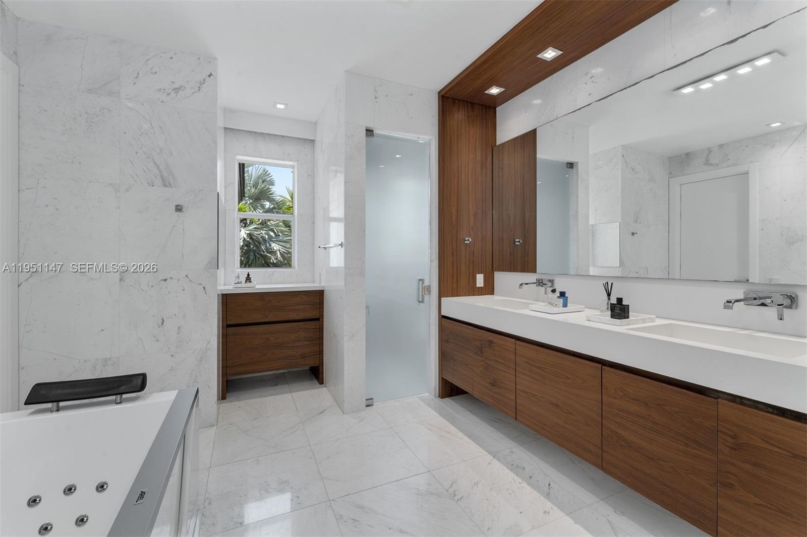 GOLDEN BEACH SEC D - Residential