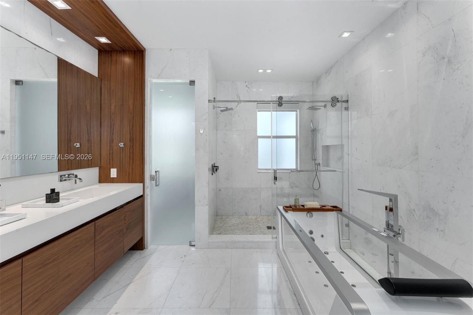 GOLDEN BEACH SEC D - Residential