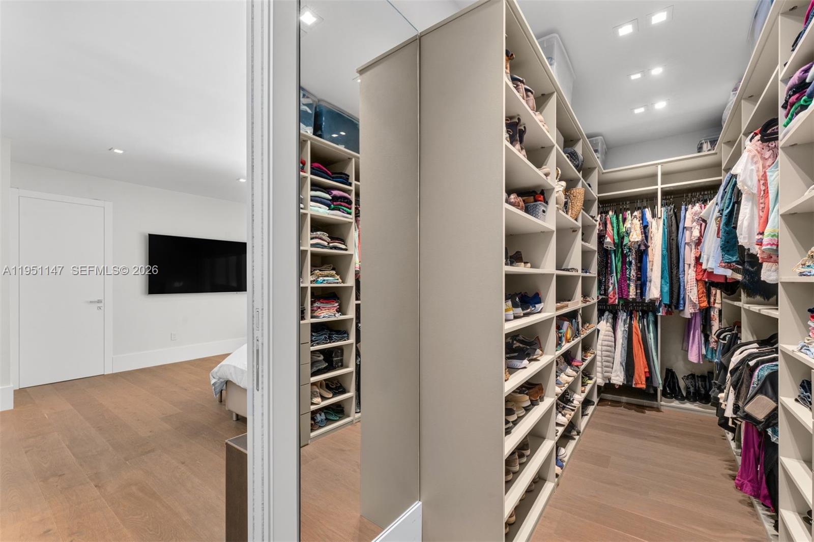 GOLDEN BEACH SEC D - Residential