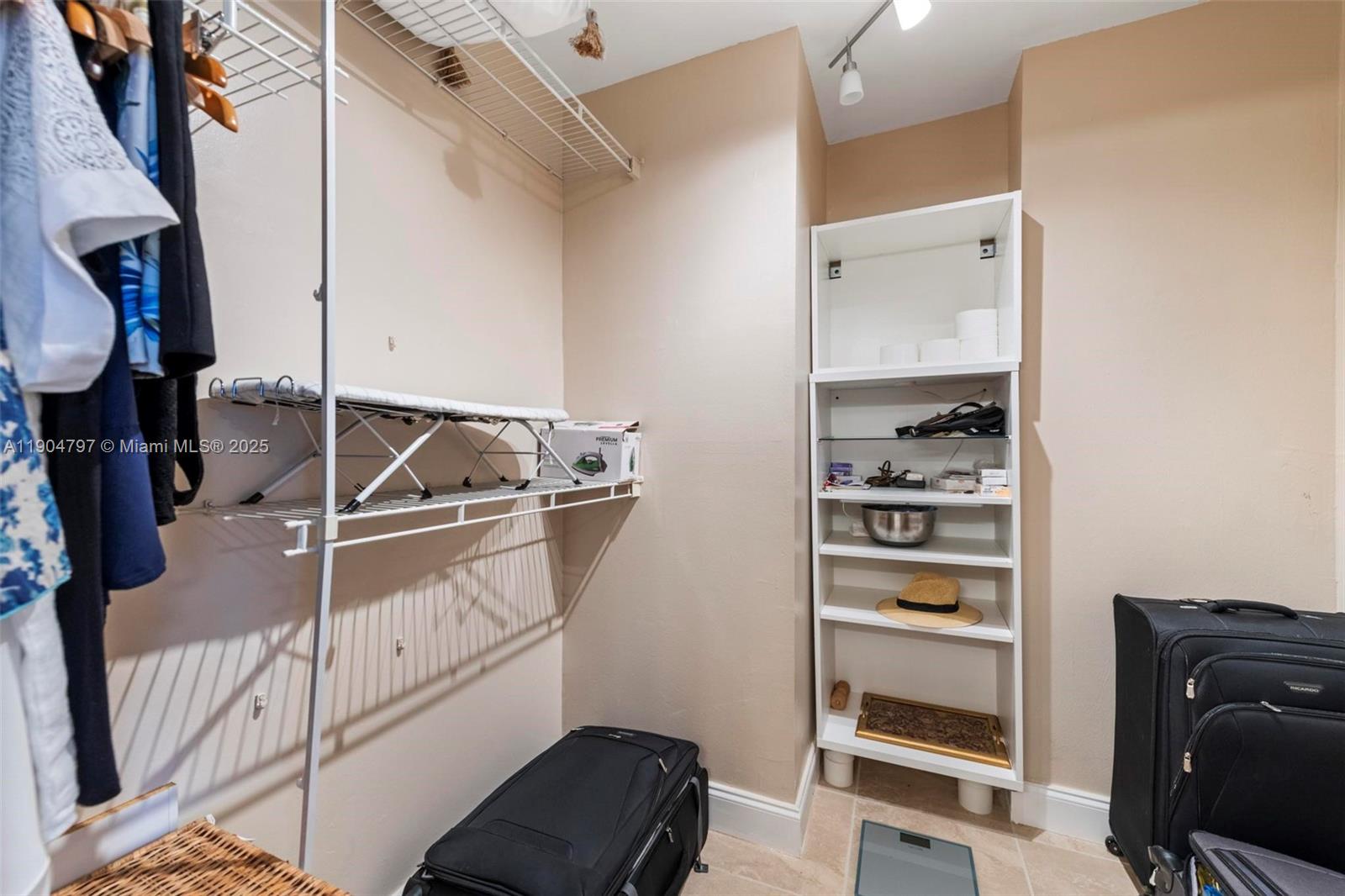 DEL PRADO MARINA - Residential Lease