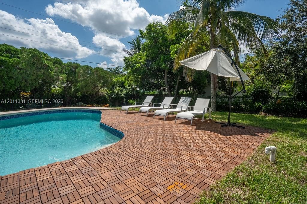 Photo of 736 Prosperity Farms Rd, North Palm Beach, FL 33408 (MLS # A12011331)