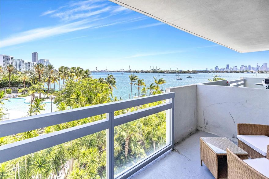FULLY FURNISHED 2BR/2BA CONDO AT FLAMINGO SOUTH BEACH WITH STUNNING BAY AND DOWNTOWN MIAMI SKYULINE VIEWS. BRIGHT, OPEN LAYOUT WITH MODERN FINISHES AND PRIVATE BALCONY. IDEAL FOR INVESTORS OR VACATION USE- 30-DAY MINIMUM RENTALS ALLOWED, UP TO 12 TIMES/YEAR. RESORT STYLE AMENITIES INCLUDE POOLS, GYM, AND ONSITE RESTURANTS. JUST STEPS FROM LINCOLN RD, THE BEACH, SHOPPING AND DINNING. 
LIVE OR INVEST IN THE HEART OF SOUTH BEACH!