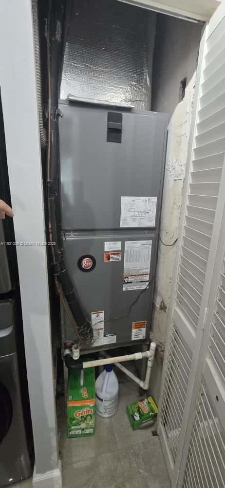 DEVON-AIRE ESTATES SEC 3 - Residential Lease