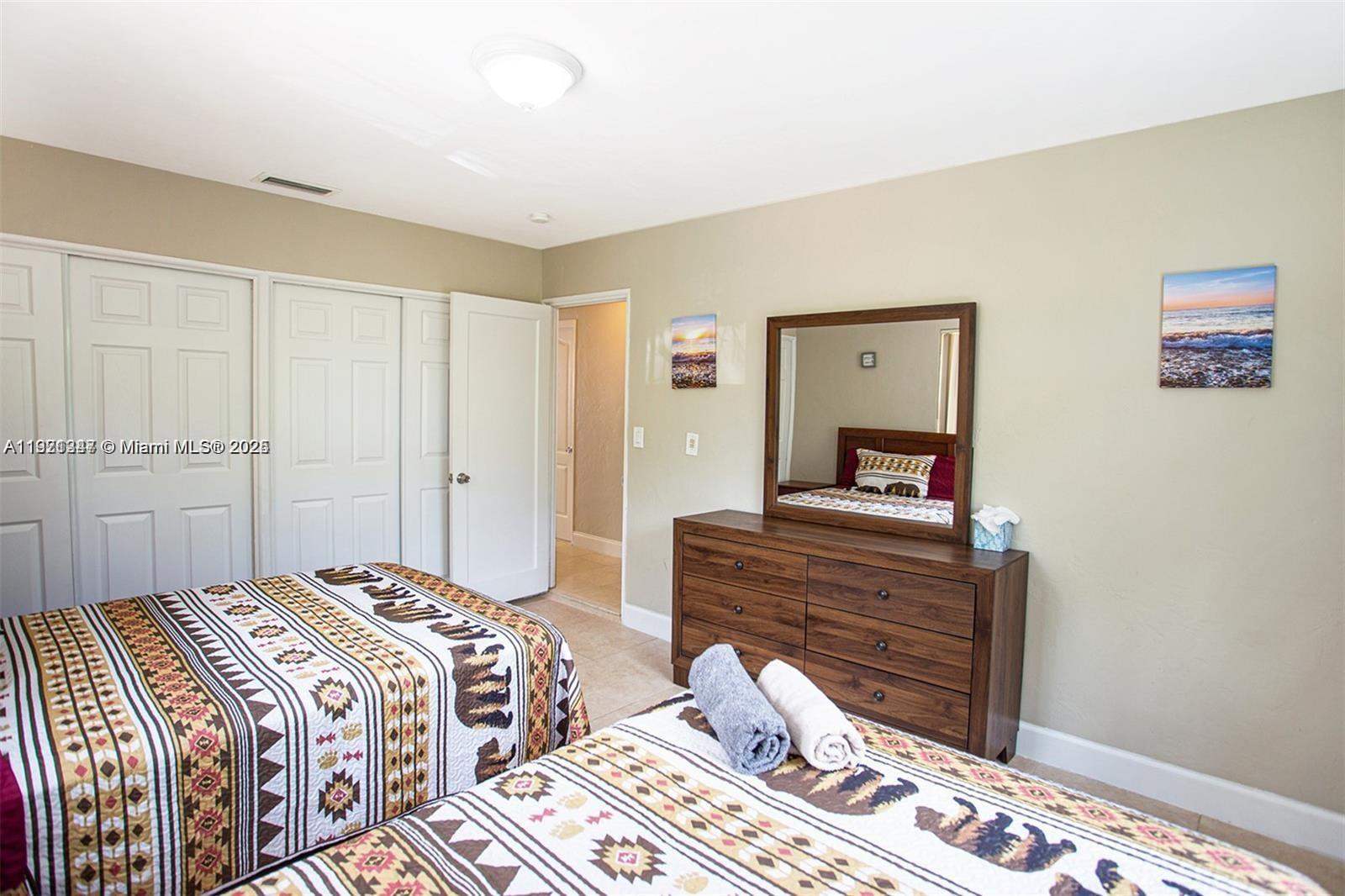 SUNSET TRAILS NO 5 - Residential Lease