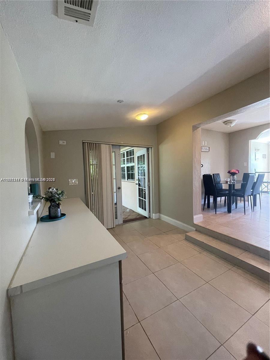 SUNSET TRAILS NO 5 - Residential Lease